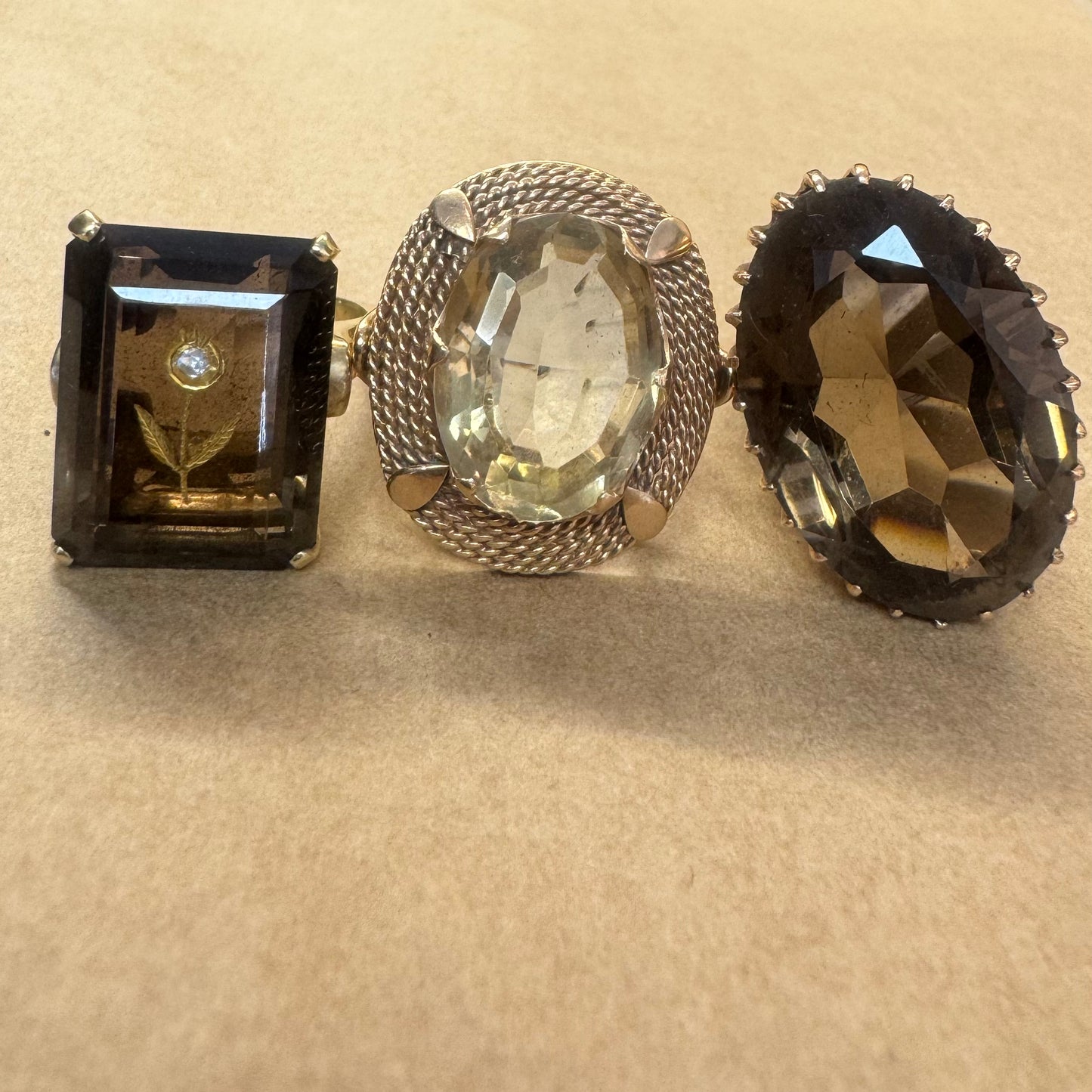 טבעת זהב אדום 14 קראט משובצת אבן סמוקי קוורץ גדולה