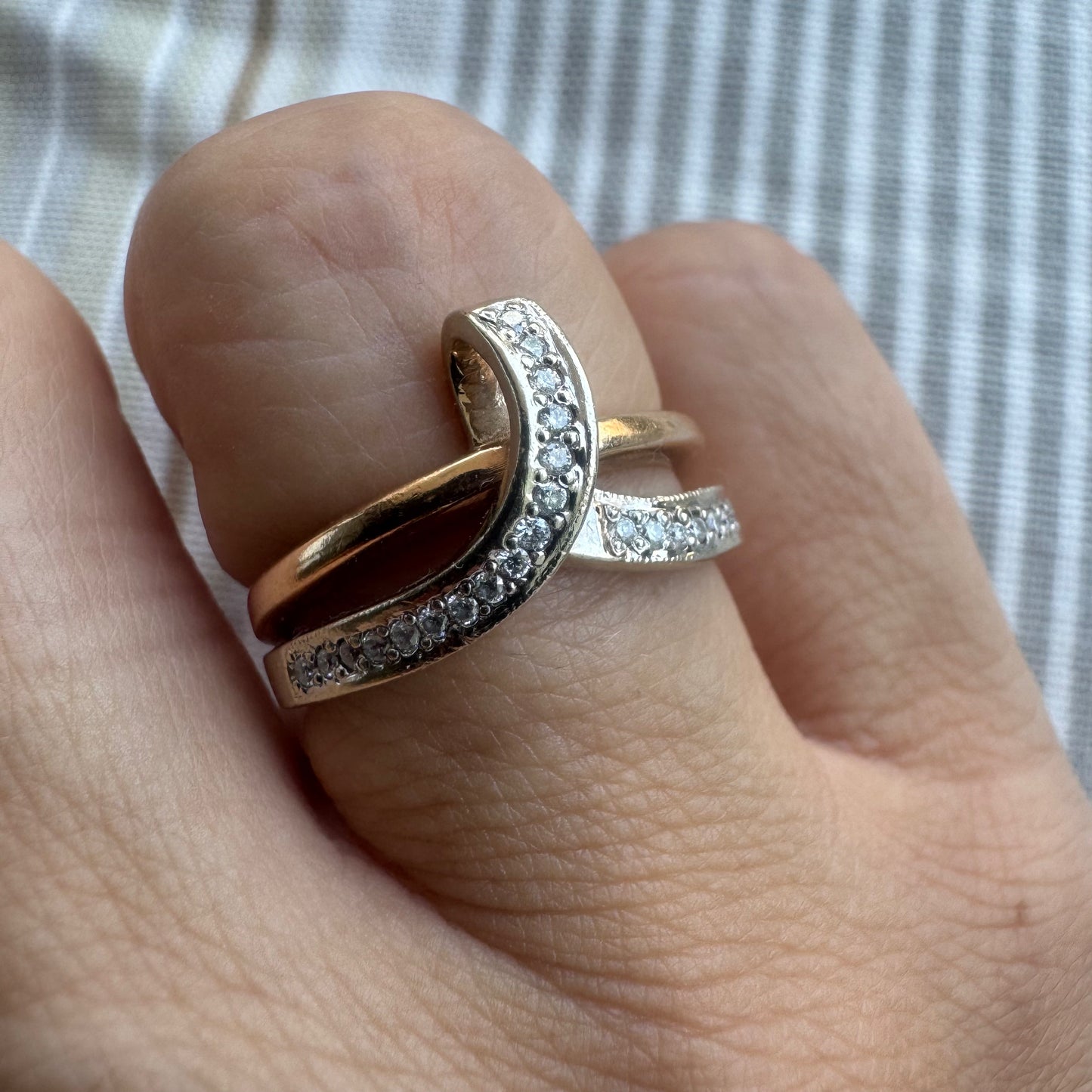 טבעת זהב 18 קראט (זהב לבן וזהב אדום) משובצת יהלומים