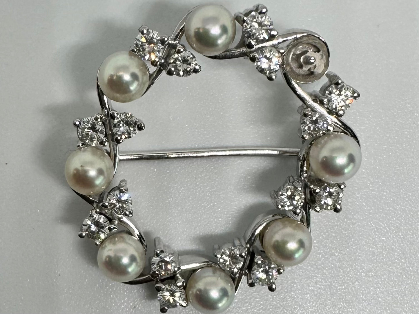 18K gold Brooch set with Pearls & Diamonds