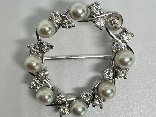 18K gold Brooch set with Pearls & Diamonds