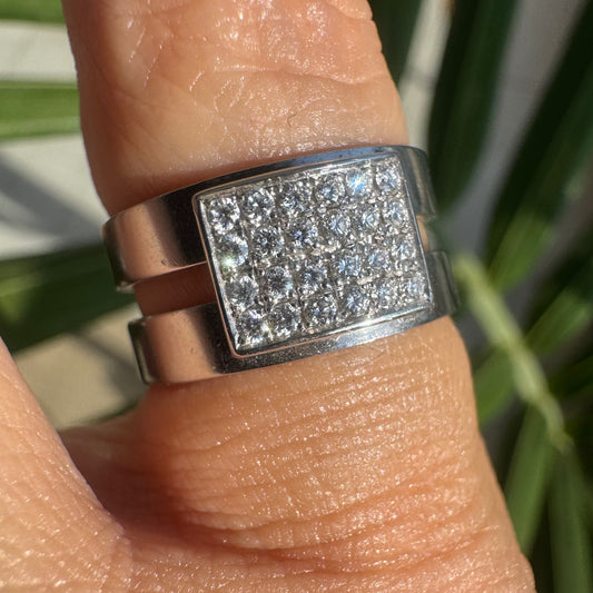 18K gold ring set with 24 Diamonds