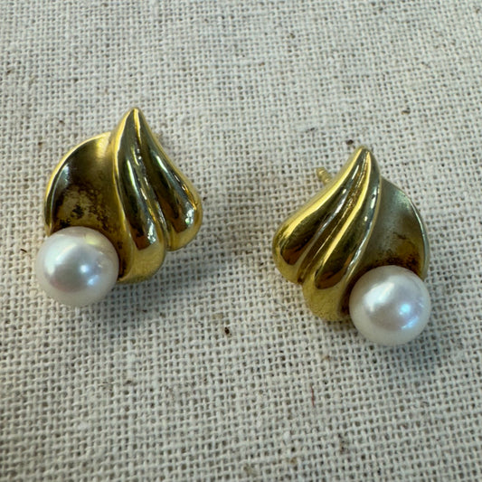 14K gold Earrings set with Pearl