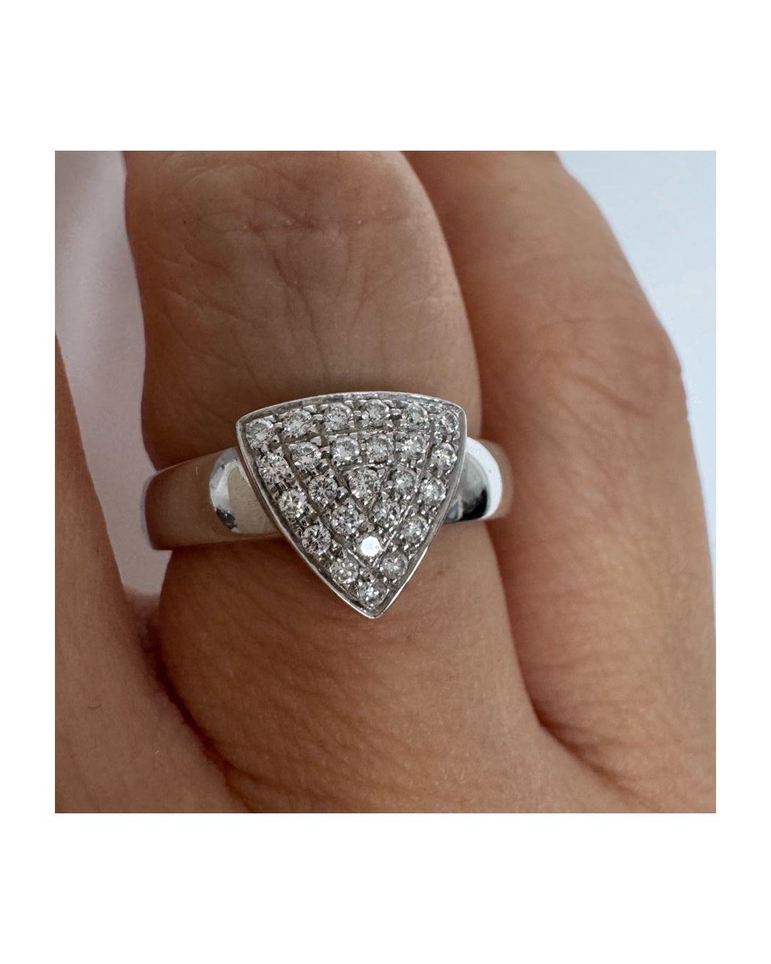 18K gold ring featuring a bold triangular design fully pavé-set with brilliant-cut Diamonds.