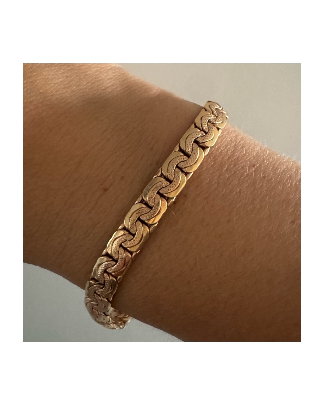 14K gold bracelet with beautifully crafted links.