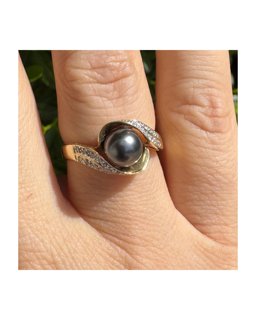 14K gold ring set with Black Pearl & Diamonds