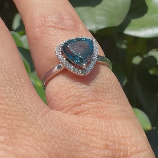 18K gold ring set with Blue Topaz London