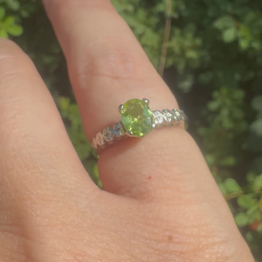 14K gold ring set with Peridot